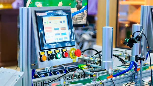 Model wearing plain gray basic tee.